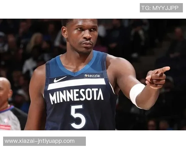 爱德华兹上半场表现抢眼12投7中三分球6投3中贡献全面数据17分2篮板3助攻2抢断1盖帽 爱德华兹上半场表现抢眼12投7中三分球6投3中贡献全面数据17分2篮板3助攻2抢断1盖帽